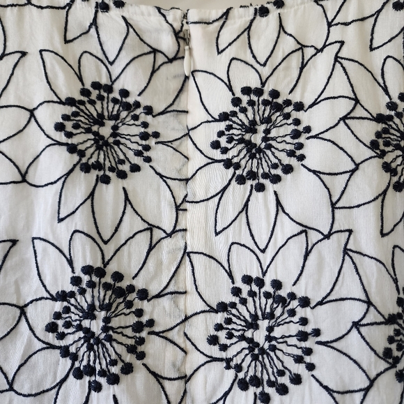 J. CREW Embroidered Floral Top G8414 White & Navy Size Small Sleeveless Lined - Picture 6 of 11